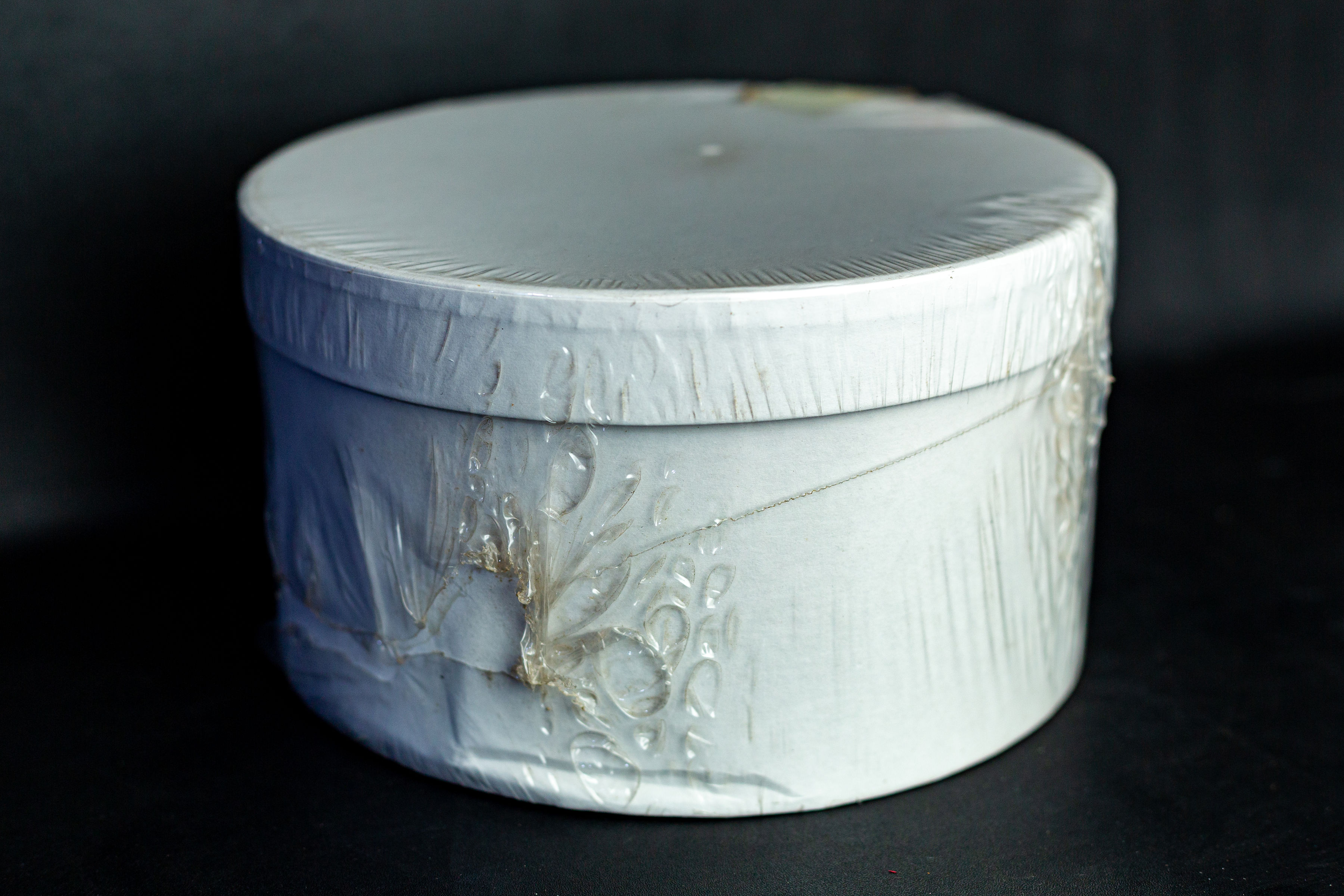 Rounded Shape Gift Box hover